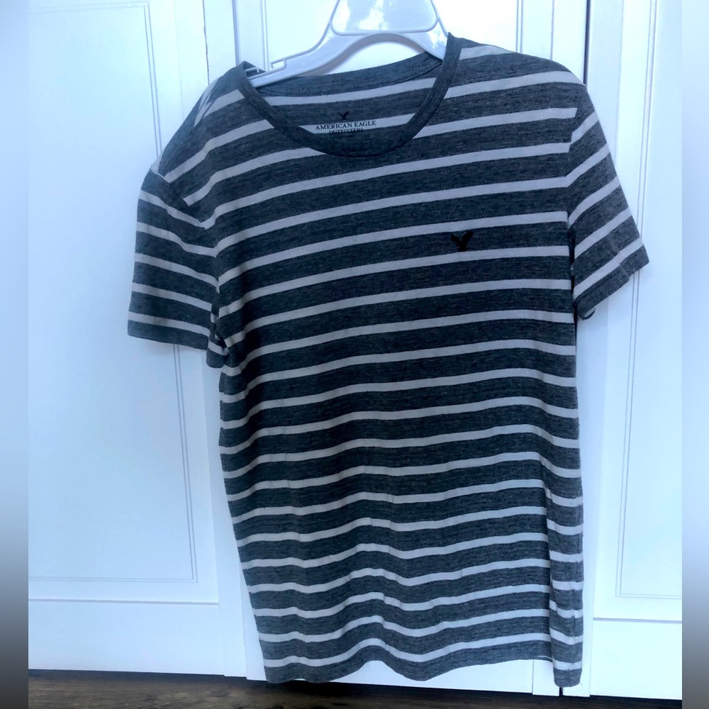 American Eagle shirt size men’s small